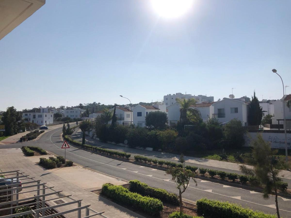 Sunny Holiday By Konnos Paralimni Exterior photo